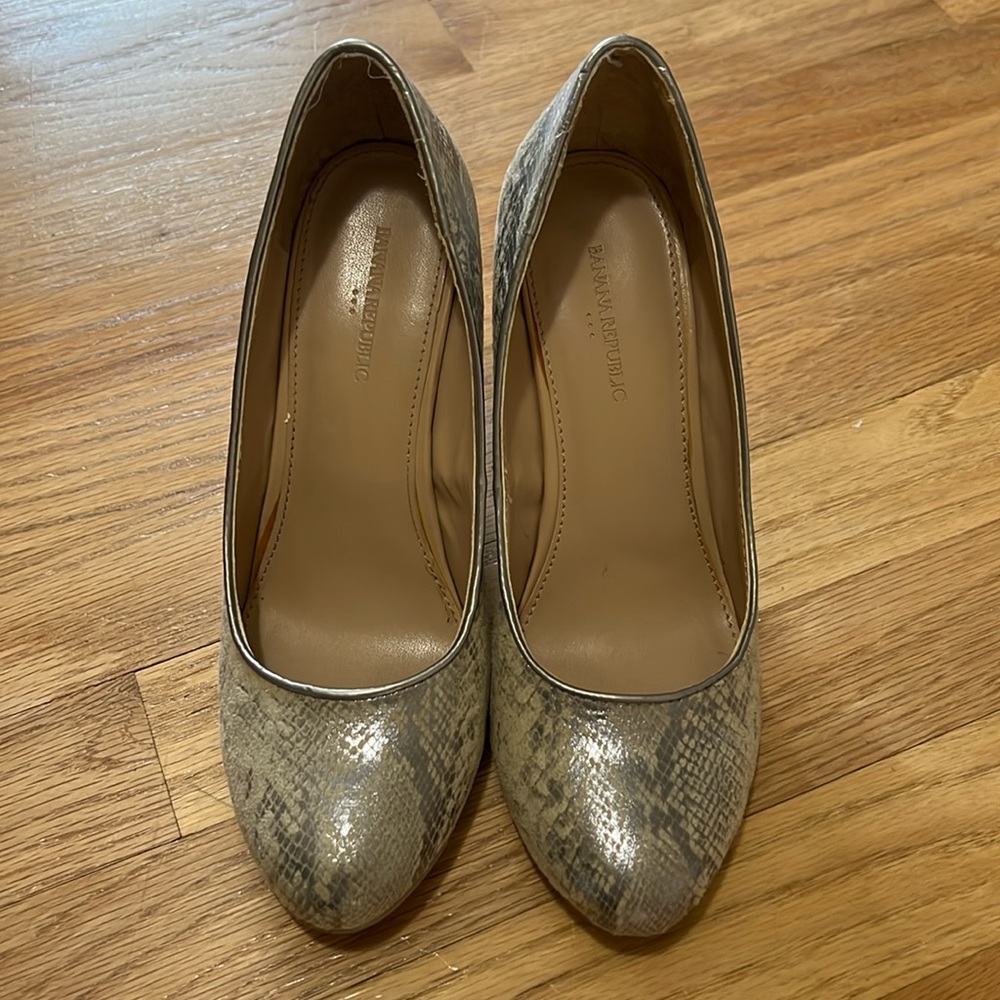 Banana Republic Factory Black Espadrille Wedge Closed Toe Heels Size 6.5